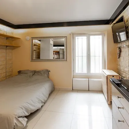 Διαμέρισμα A Et Desinfection Rigoureux Du Logis *